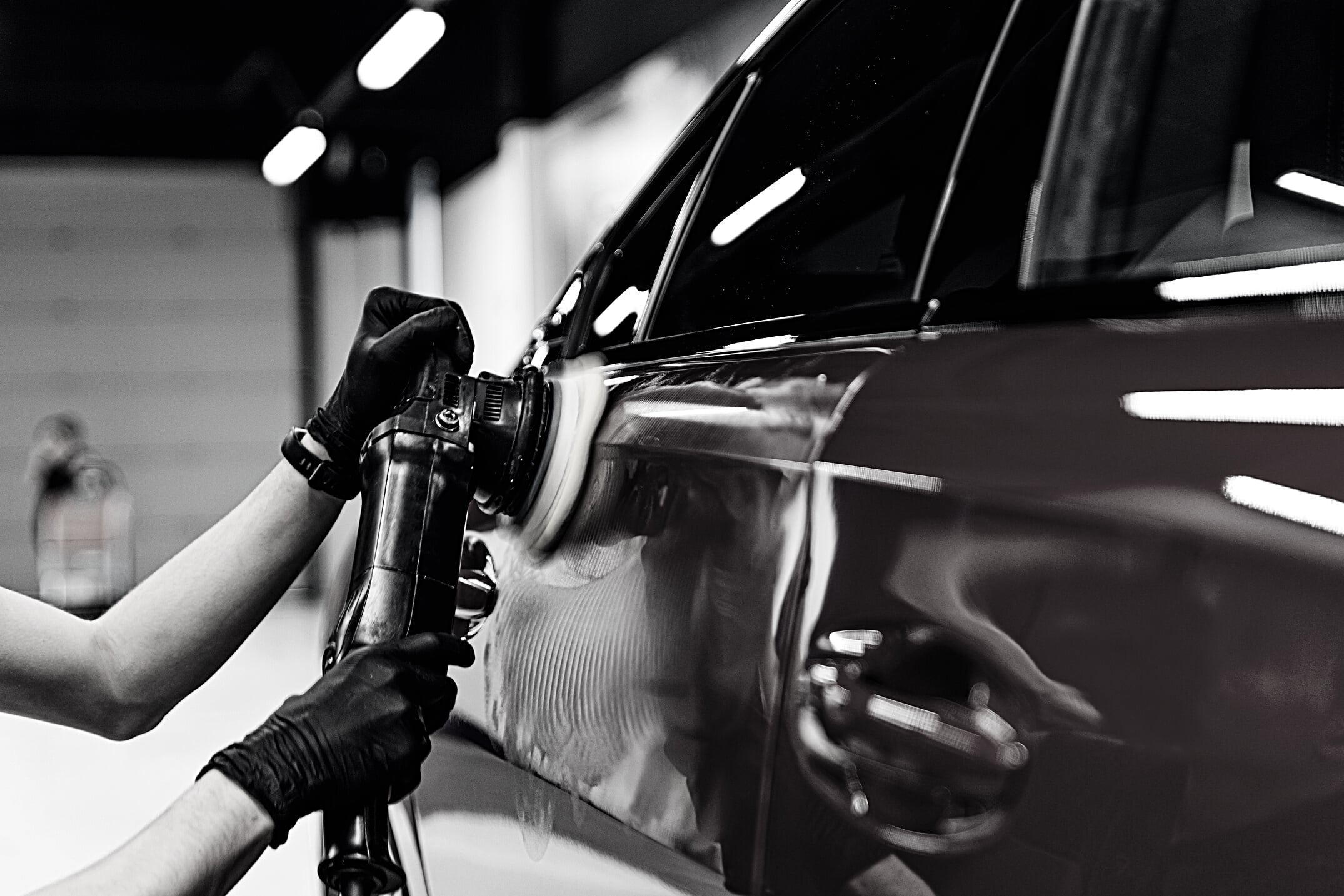 Man polishing car paint